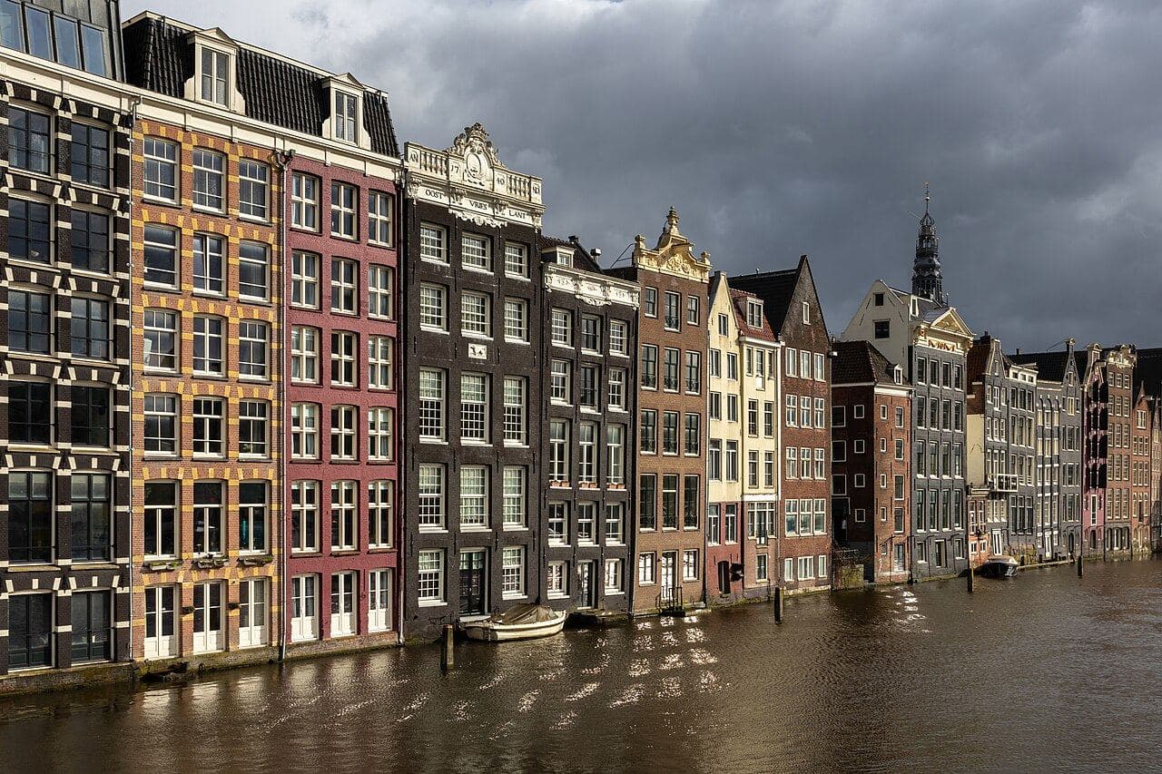 Canal houses on the Damrak, Amsterdam